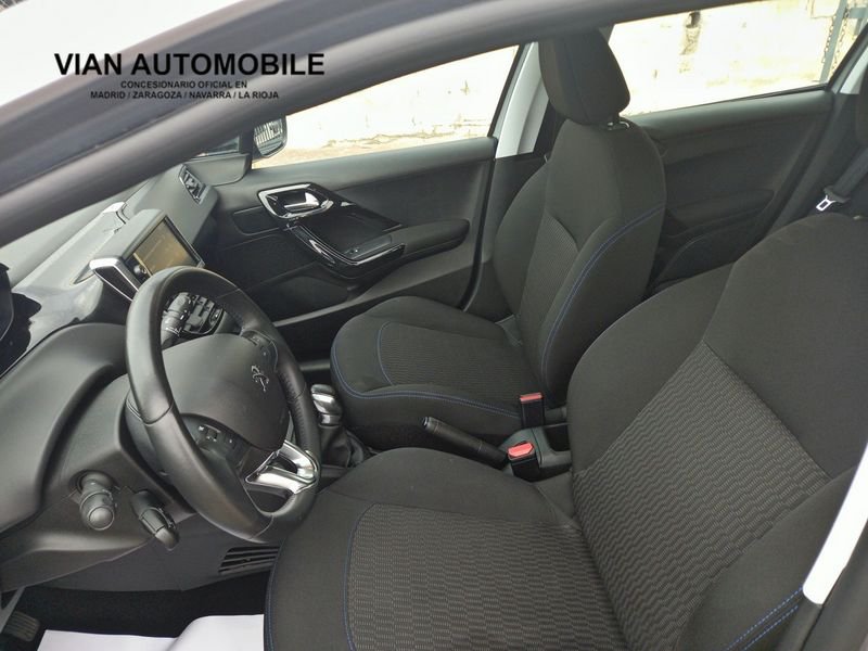 Peugeot 208 1.2L PureTech 82cv Signature