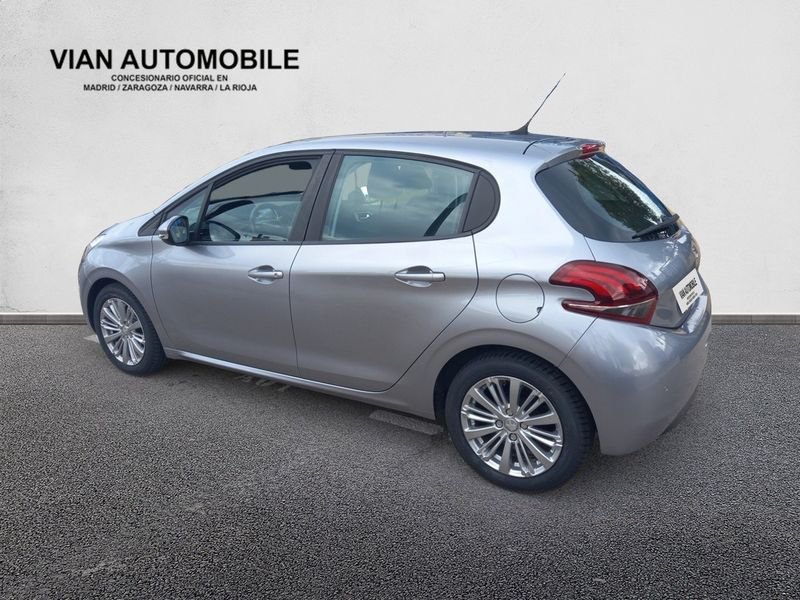 Peugeot 208 1.2L PureTech 82cv Signature