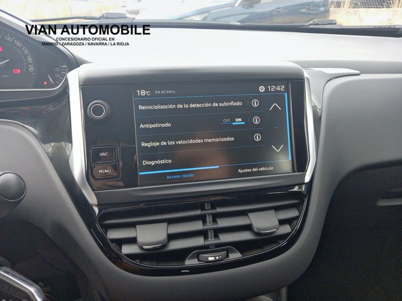 Peugeot 208 1.2L PureTech 82cv Signature