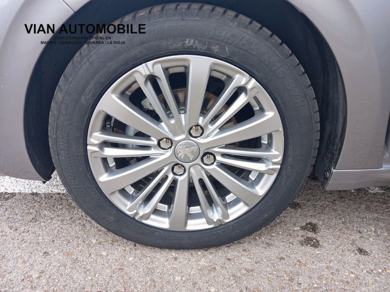 Peugeot 208 1.2L PureTech 82cv Signature