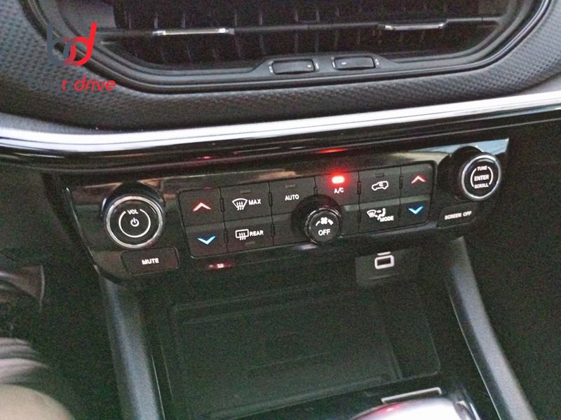 Jeep Compass 4xe 1.3 PHEV 240cv AT AWD Trailhawk