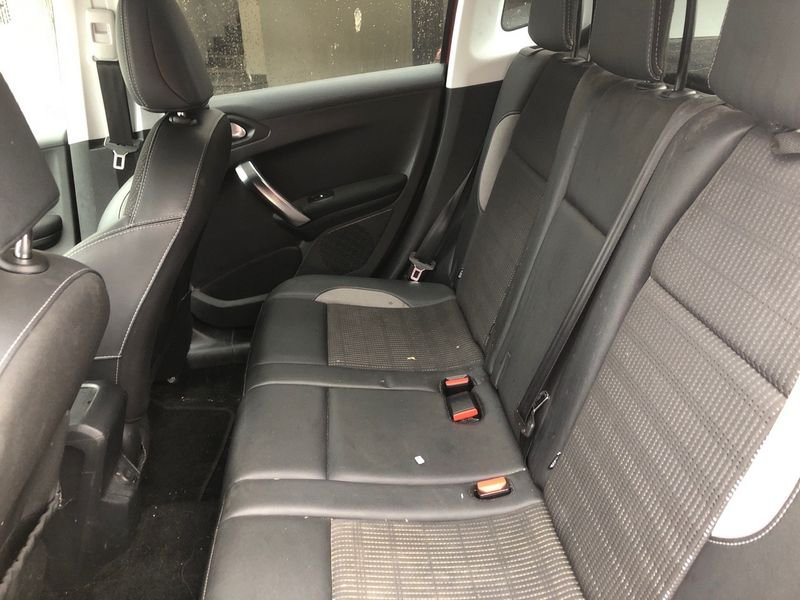 Peugeot 2008 1.6 BlueHDi 100cv Allure