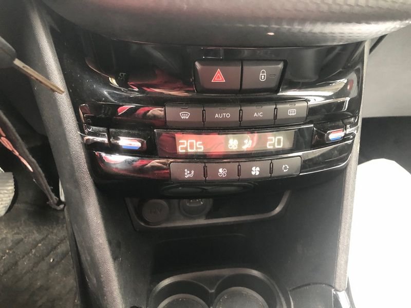 Peugeot 2008 1.6 BlueHDi 100cv Allure