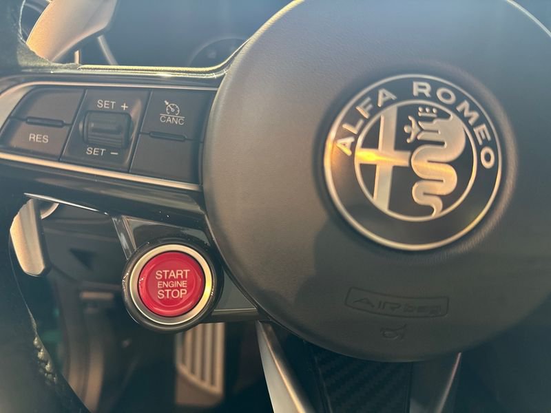 Alfa Romeo Giulia 2.9T V6 510cv AT Quadrifoglio