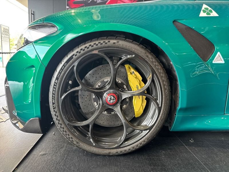 Alfa Romeo Giulia 2.9T V6 510cv AT Quadrifoglio